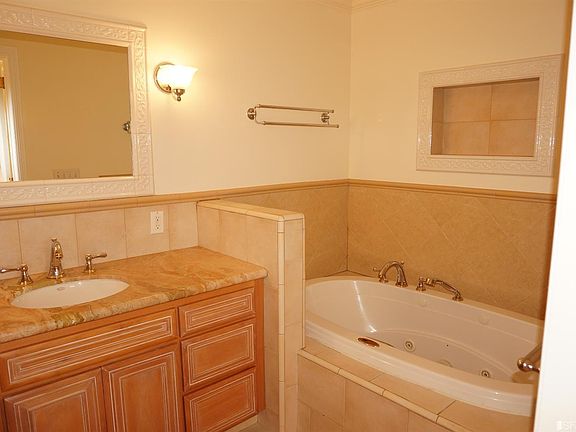 5th image of 2615 25th Ave
