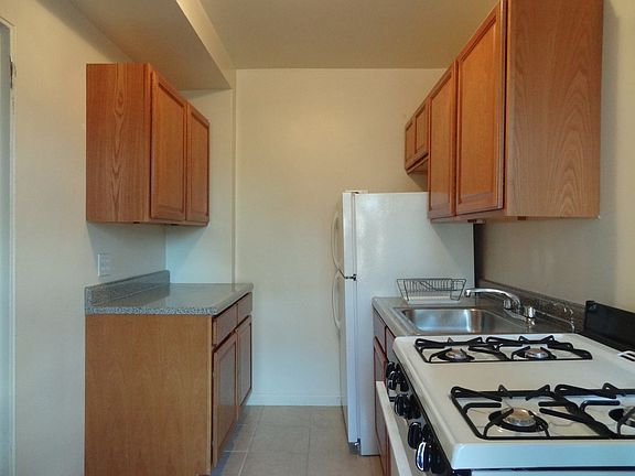 4th image of 3401 Foster Ave APT 4D
