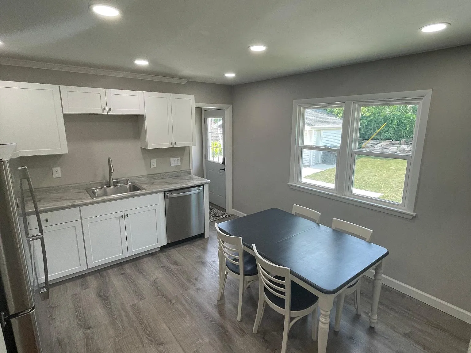 1540 N Bel Ayr Dr — Photo 3