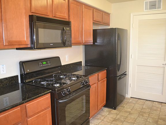 3rd image of 5350 Dunlay Dr Unit 212
