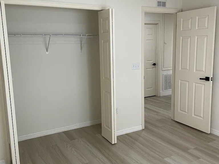 658 Sierra Cir — Photo 12