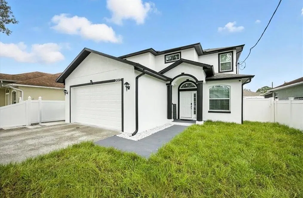 4 bed, 2.5 bath, 1825 sqft, $2,900 — Photo 1