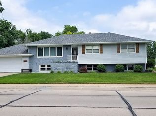 604 W 16th St, Cozad, NE 69130