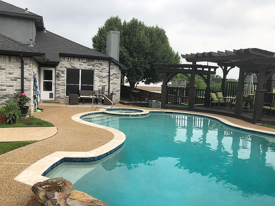 1st image of 513 Foxwood Ln