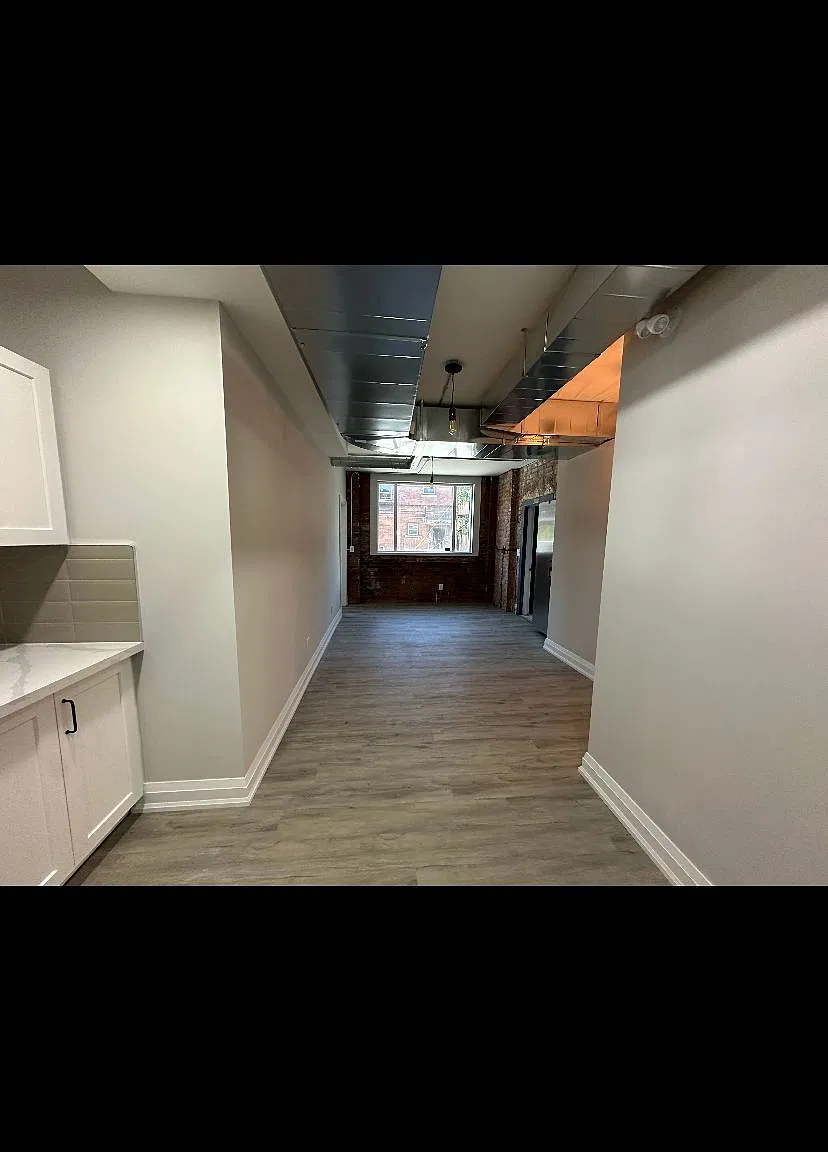 837 King St E — Photo 4