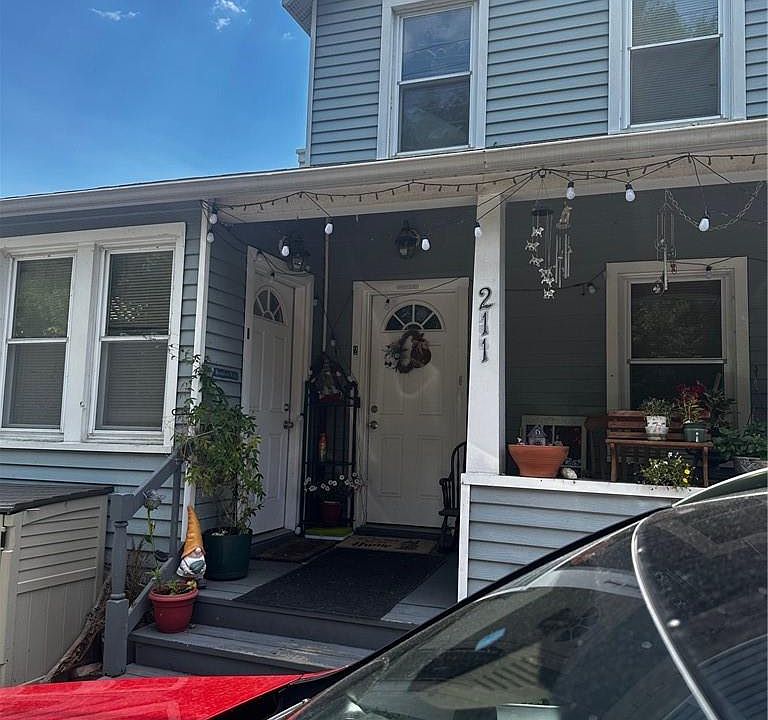 1st image of 211 Westchester Avenue