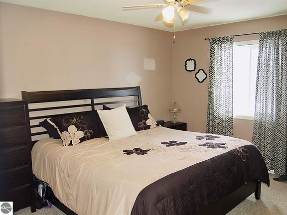 5th image of 1600 Westbriar