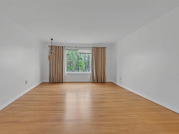 3rd image of 6146 N Damen Ave #3H