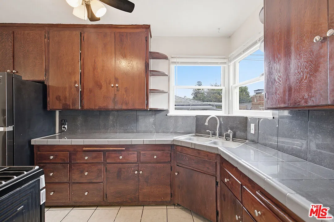 2 bed, 1.0 bath, 1104 sqft, $3,200 — Photo 3