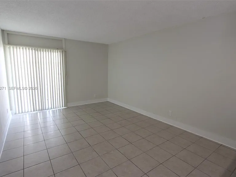 4550 NW 9th St #811E — Photo 7