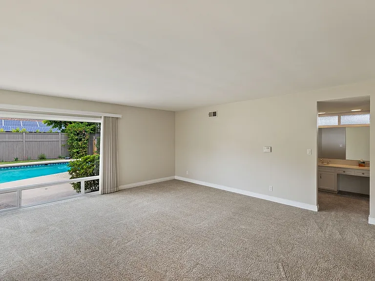 17537 Margate St #1 — Photo 17