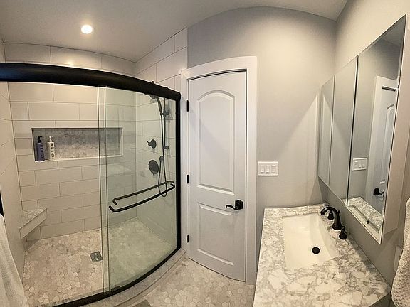 4th image of 173 Secatogue Ln W