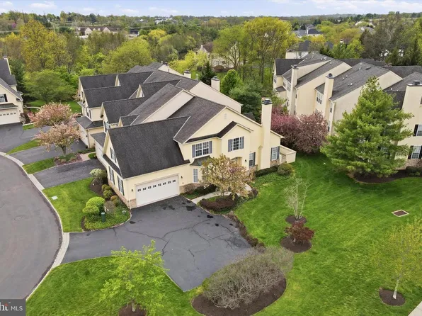 590 Farmdale Cir, Blue Bell, PA 19422