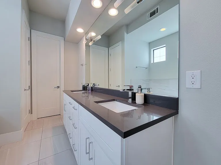 5709 Larkin St #A — Photo 32