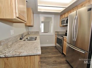 905 N Benjamin Ln, Boise, ID 83704