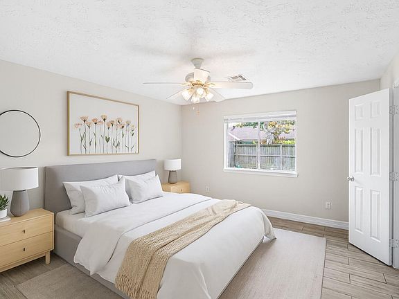 5th image of 327 Windward Dr