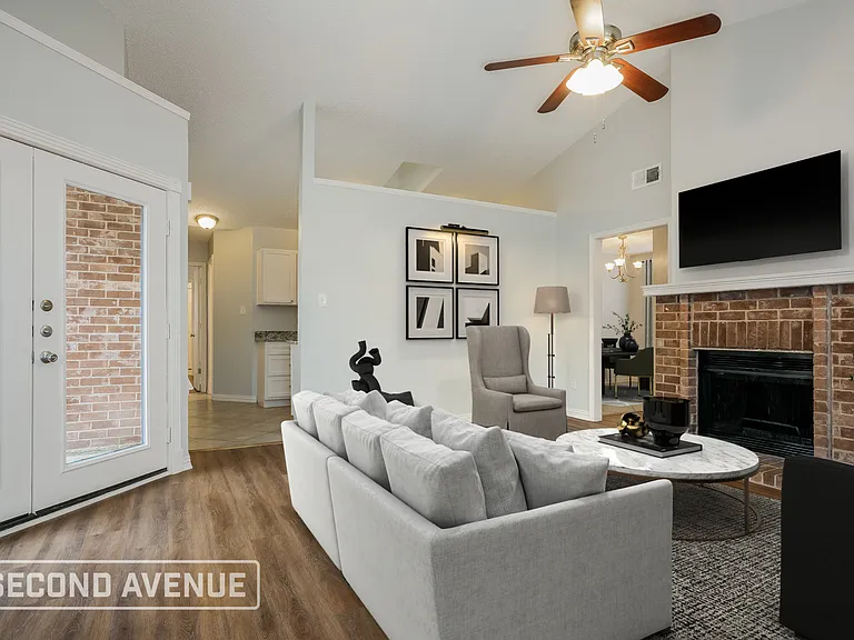4005 Bond St — Photo 2