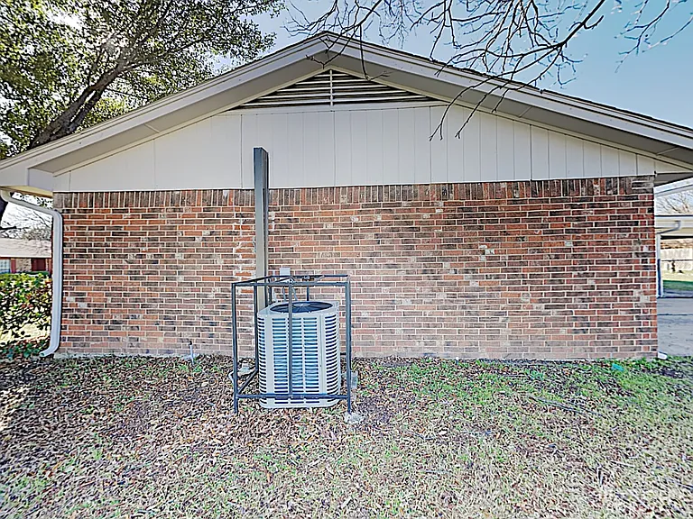 835 Live Oak Dr — Photo 14