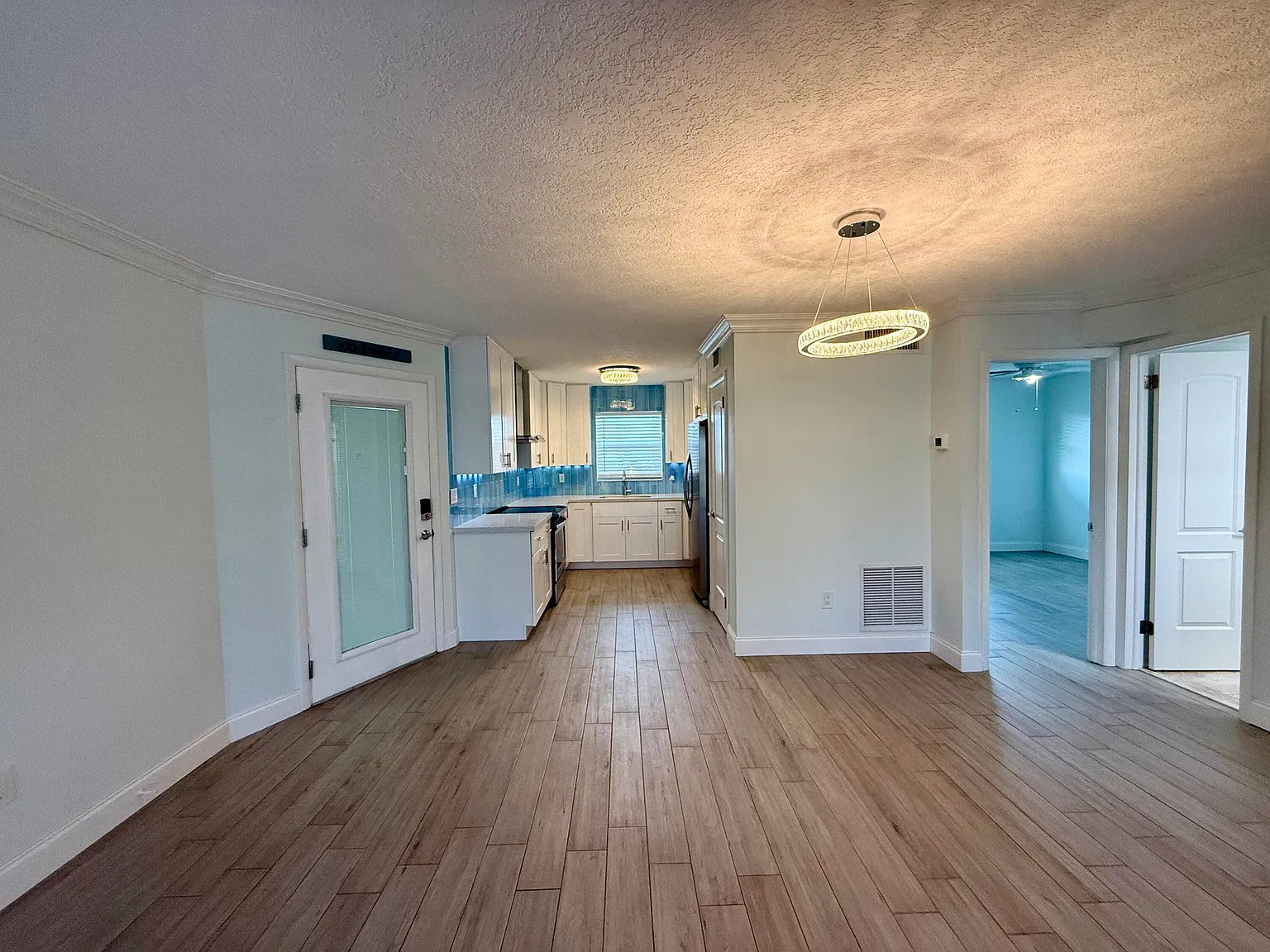 2 bed, 2.0 bath, 962 sqft, $2,700 — Photo 3