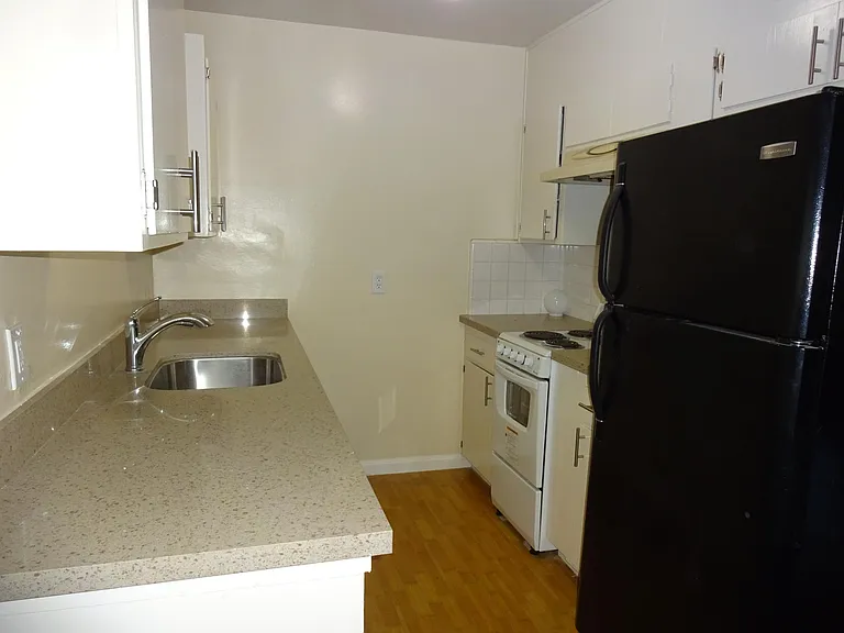487 S 6th St #1 — Photo 2