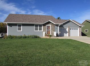 1106 Denver Pl SE, Orange City, IA 51041