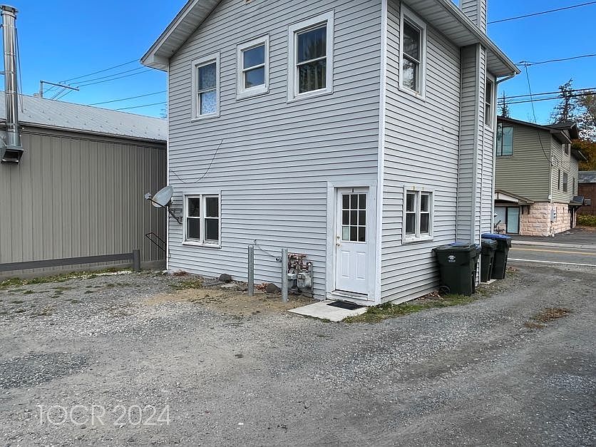 1st image of 724A Jersey Ave