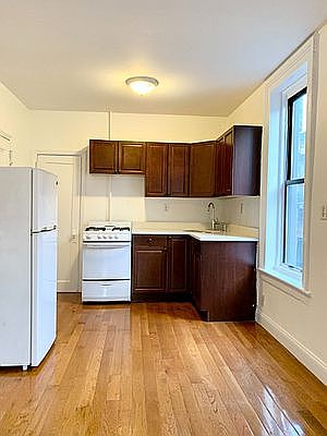 3rd image of 248 E 90th St APT 4c