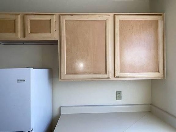 4th image of 627 Fonseca Dr
