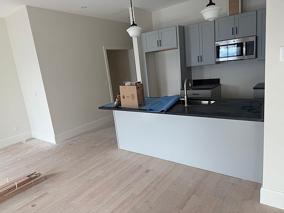 4th image of 108 W Courthouse Ave #201