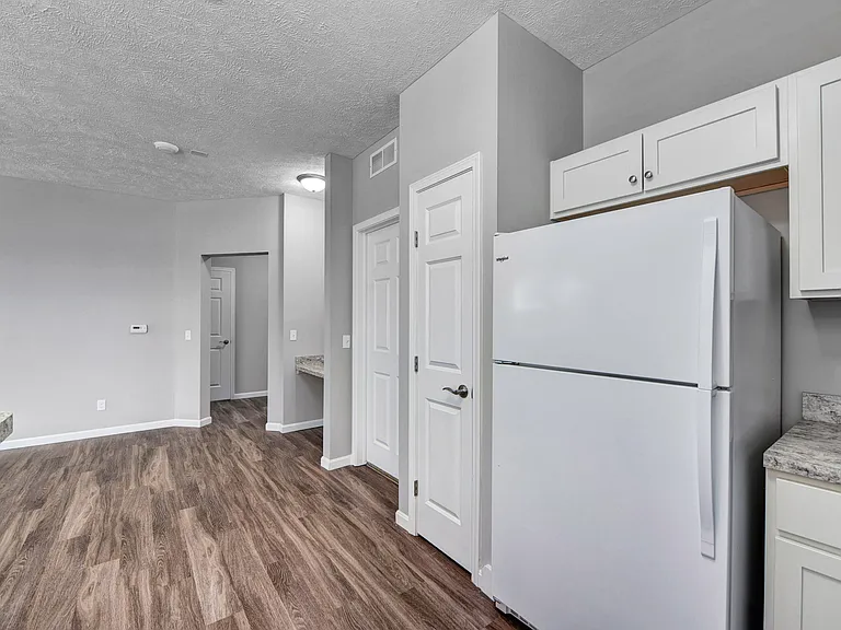 Aquamarine Apartments — Photo 94