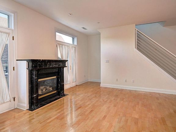 2nd image of 1515 N Van Buren St APT 205