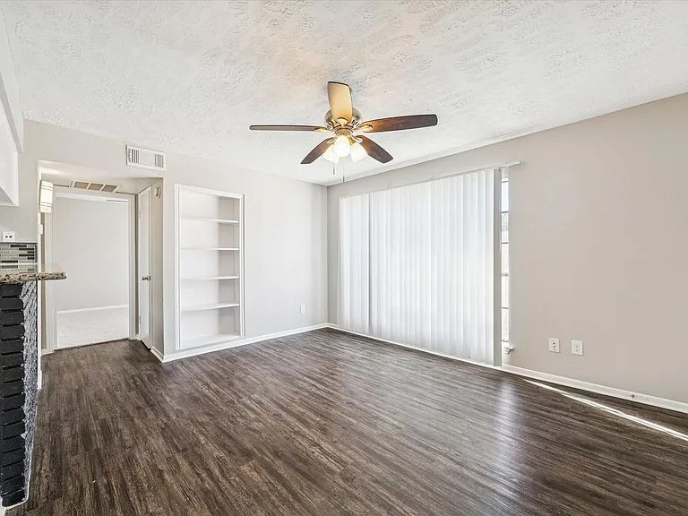 Emerson Street Apartments — Photo 7