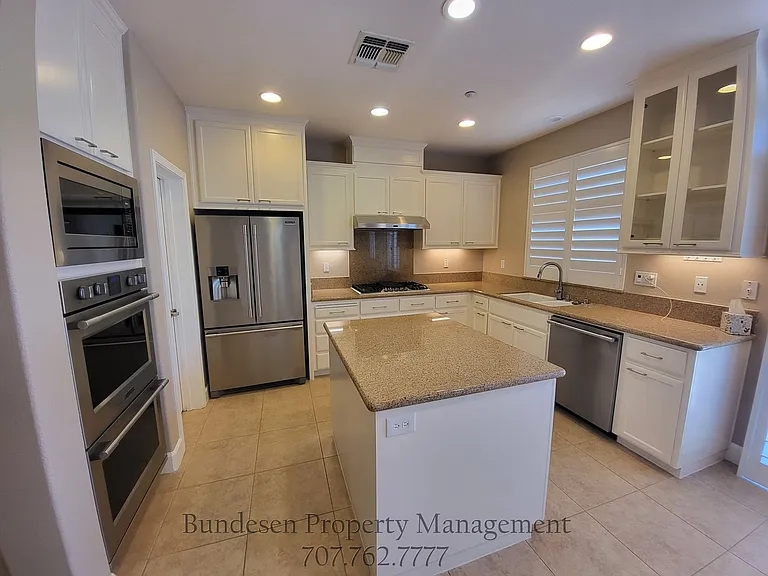 1727 Southgate Dr — Photo 6