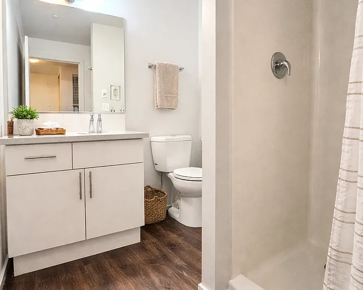 Horizon Greenwood Apartments — Photo 14