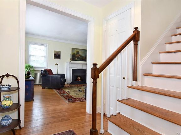 3rd image of 24 Marwood Ln