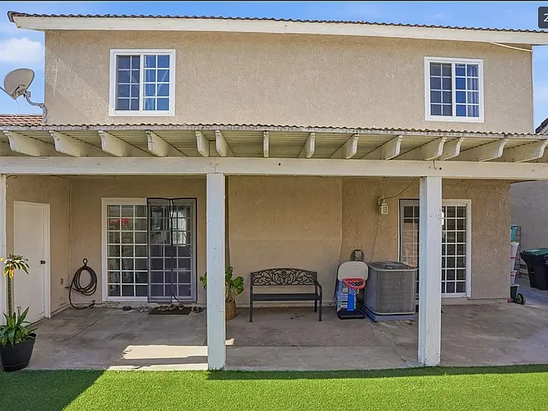 321 Burlington Cmn — Photo 13