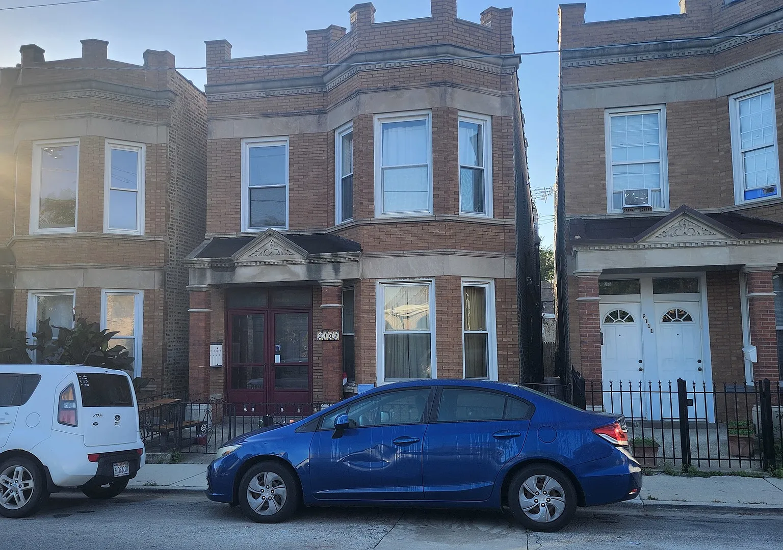 2 bed, 900 sqft, $2,100 — Photo 1