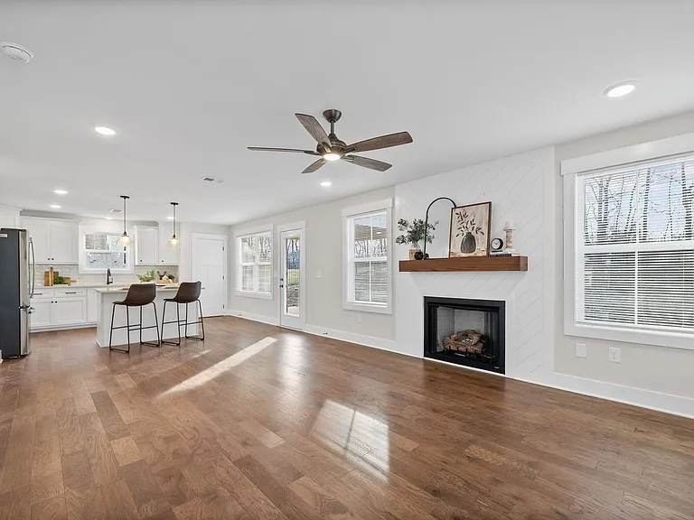 361 Frontier Dr — Photo 6