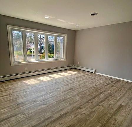 3rd image of 10 Littleton Road