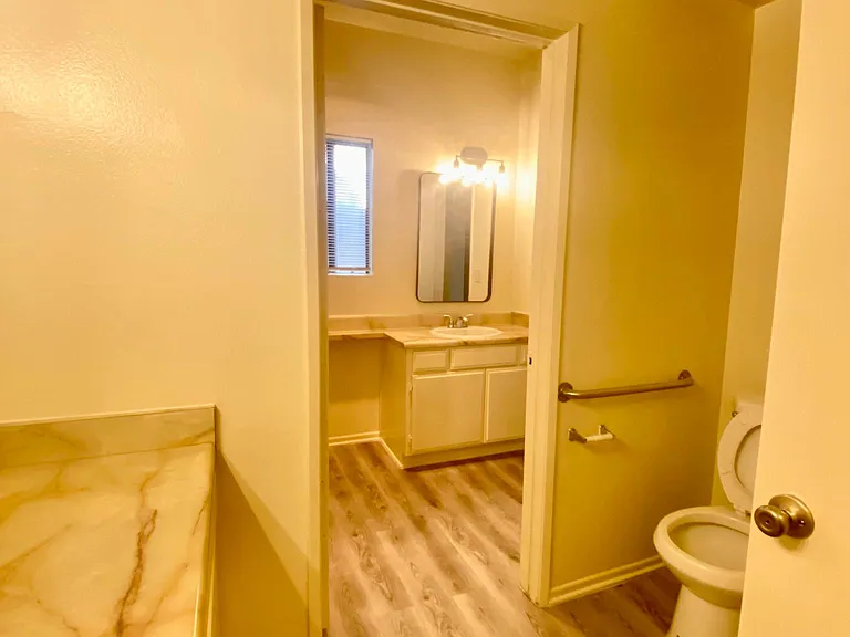7343 Balboa Blvd #101 — Photo 7