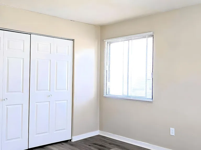 1077 Van Dyke St #106 — Photo 9