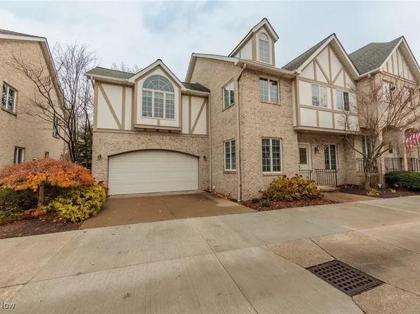 22480 Lake Rd APT 2, Rocky River, OH 44116