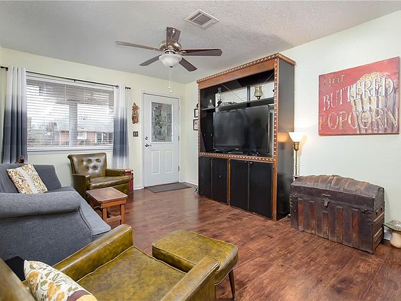 3rd image of 1106 Harrington Dr