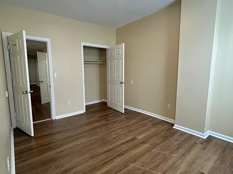 138 Hallock Ave #R2 — Photo 15
