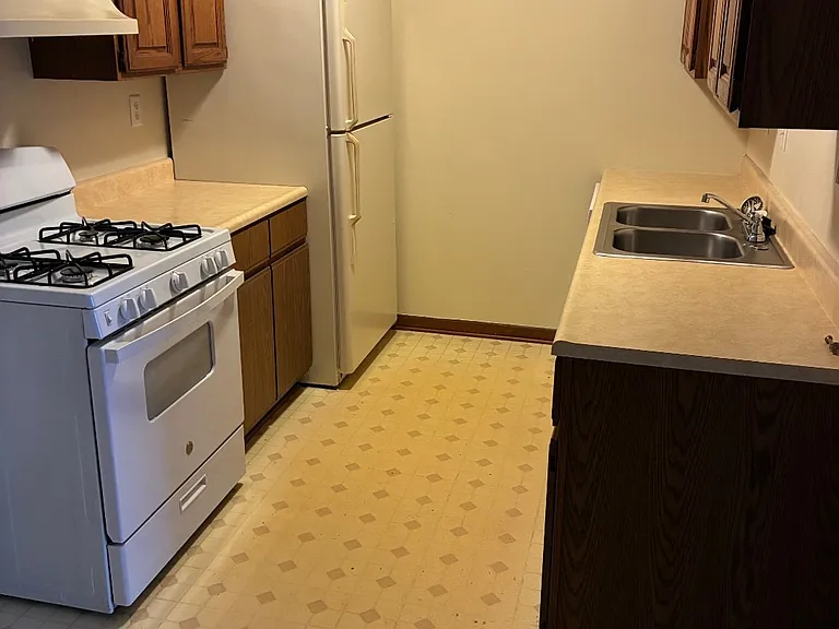 1130 Goddard Rd #11 — Photo 3
