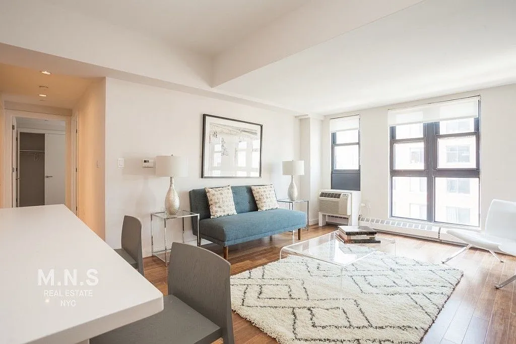27 Albany Avenue — Photo 2