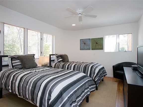 3rd image of 5 Whippoorwill Ct