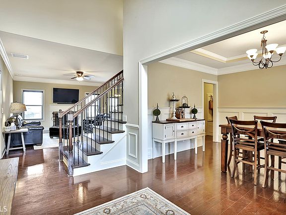 3rd image of 26 Basswood Way