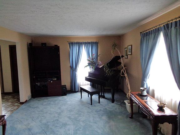 2nd image of 3884 Cambridge Dr