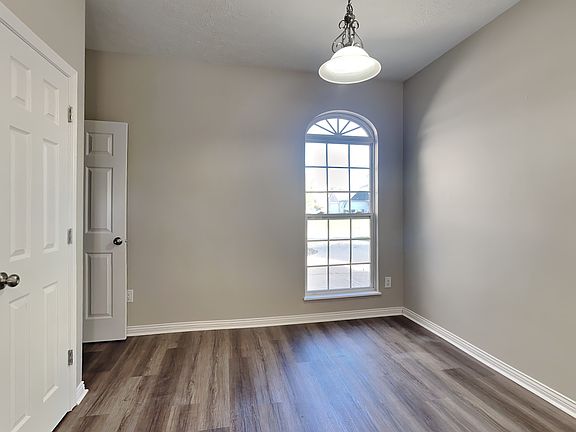 4th image of 1015 Heatherwood Dr